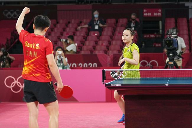 納斯吐槽恩比德被驅逐的神奇原因 還真沒見過推搡能讓文班倒下.