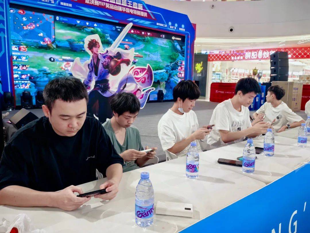 的回应不足 的回应不足